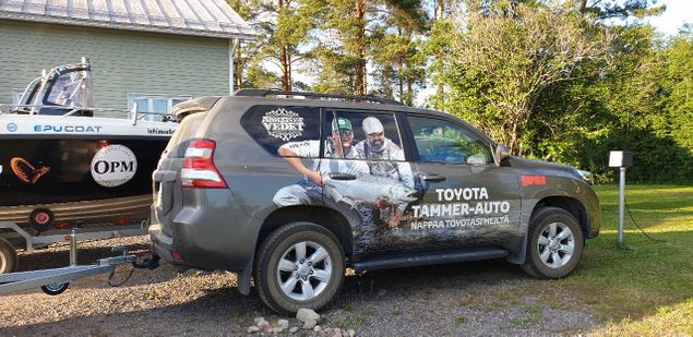 Yksi kesän kohokohtia oli Arktiset Vedet kuvausryhmän vierailu. Yhdeksännen kauden jaksossa 2 kerrotaan joen ennallistamisesta. Kesällä ei lupa Kangaskosken padon purkamisesta ollut vielä vahvistunut. Tänään tiedämme, että heinäkuun viimeisenä päivänä loppuu voimalaitoksen toiminta ja patoluukut avataan veden virrata.. Padon ympäristön ehostaminen alkaa jo näitä aikoja ja syksyllä alkaa pohjapadon rakentaminen ja siitä edelleen padon purku. Elämme jännittäviä aikoja!
